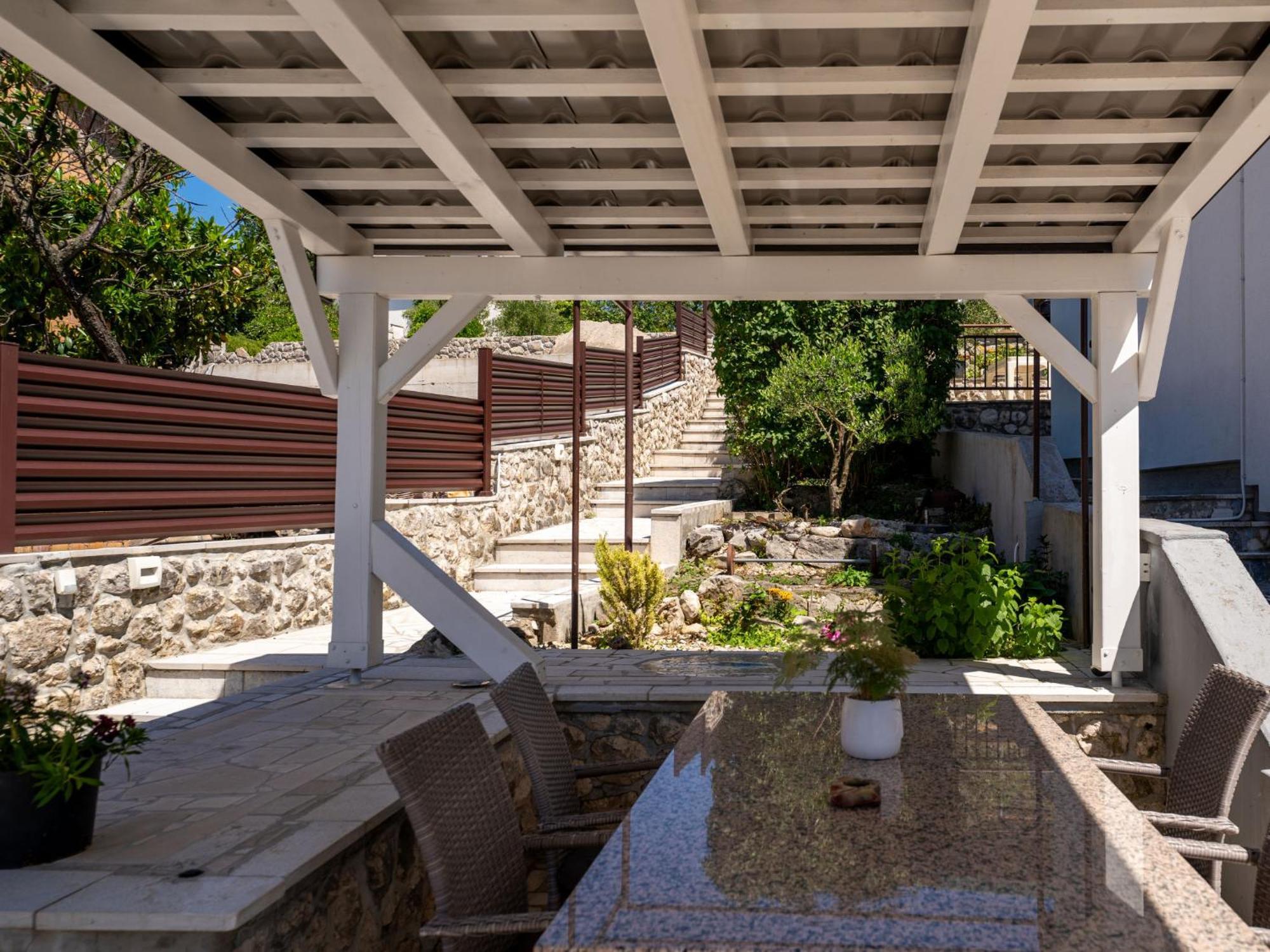 Apartment Albaneze By Interhome Njivice Exterior photo